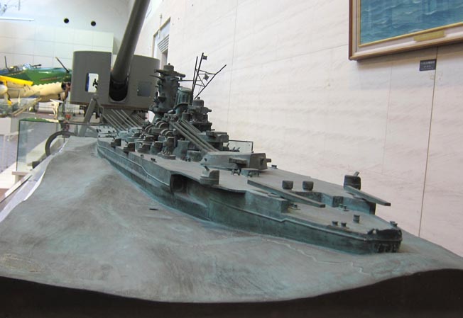 戦艦武蔵 武蔵艦型奉納記念 文鎮 日本軍 軍艦 海軍 コレクション - その他